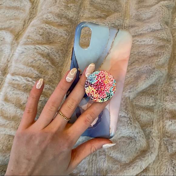 iPhone case plus pop socket